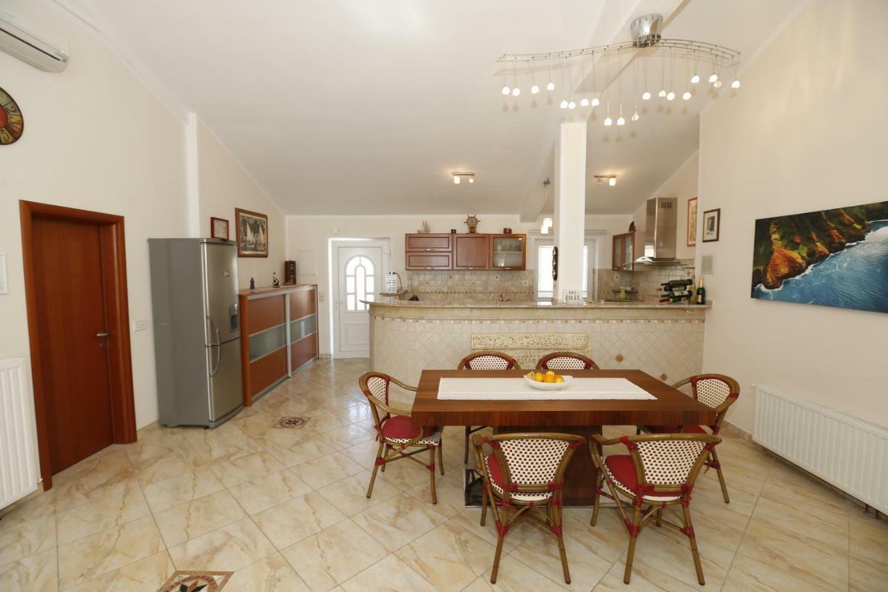 Apartment Bojan With Terrace And Sea View Башка Экстерьер фото