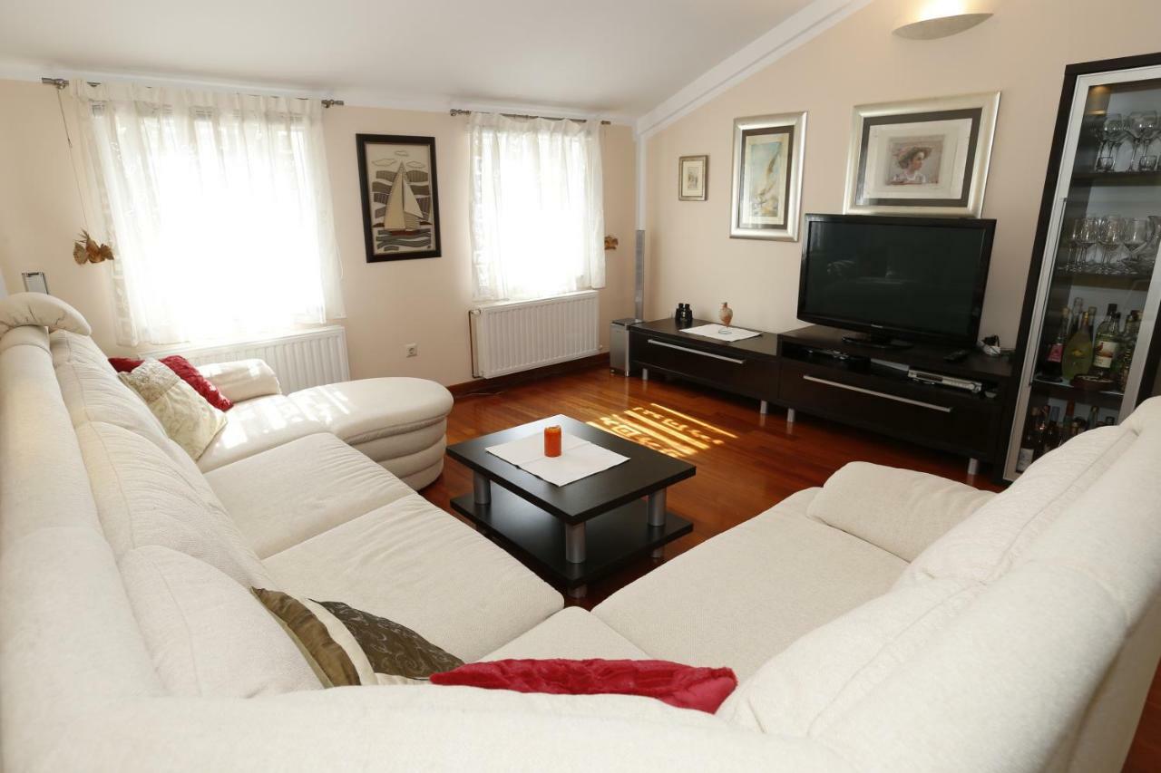Apartment Bojan With Terrace And Sea View Башка Экстерьер фото
