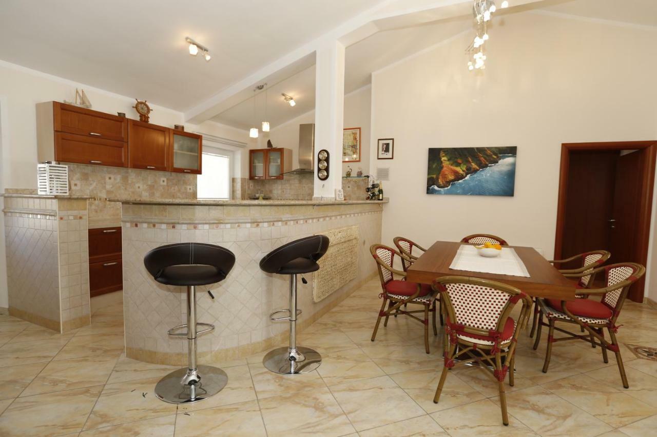 Apartment Bojan With Terrace And Sea View Башка Экстерьер фото