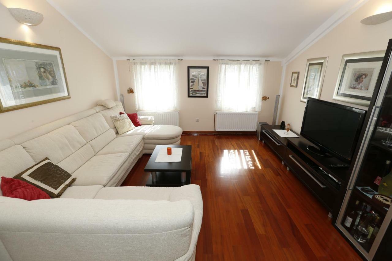 Apartment Bojan With Terrace And Sea View Башка Экстерьер фото