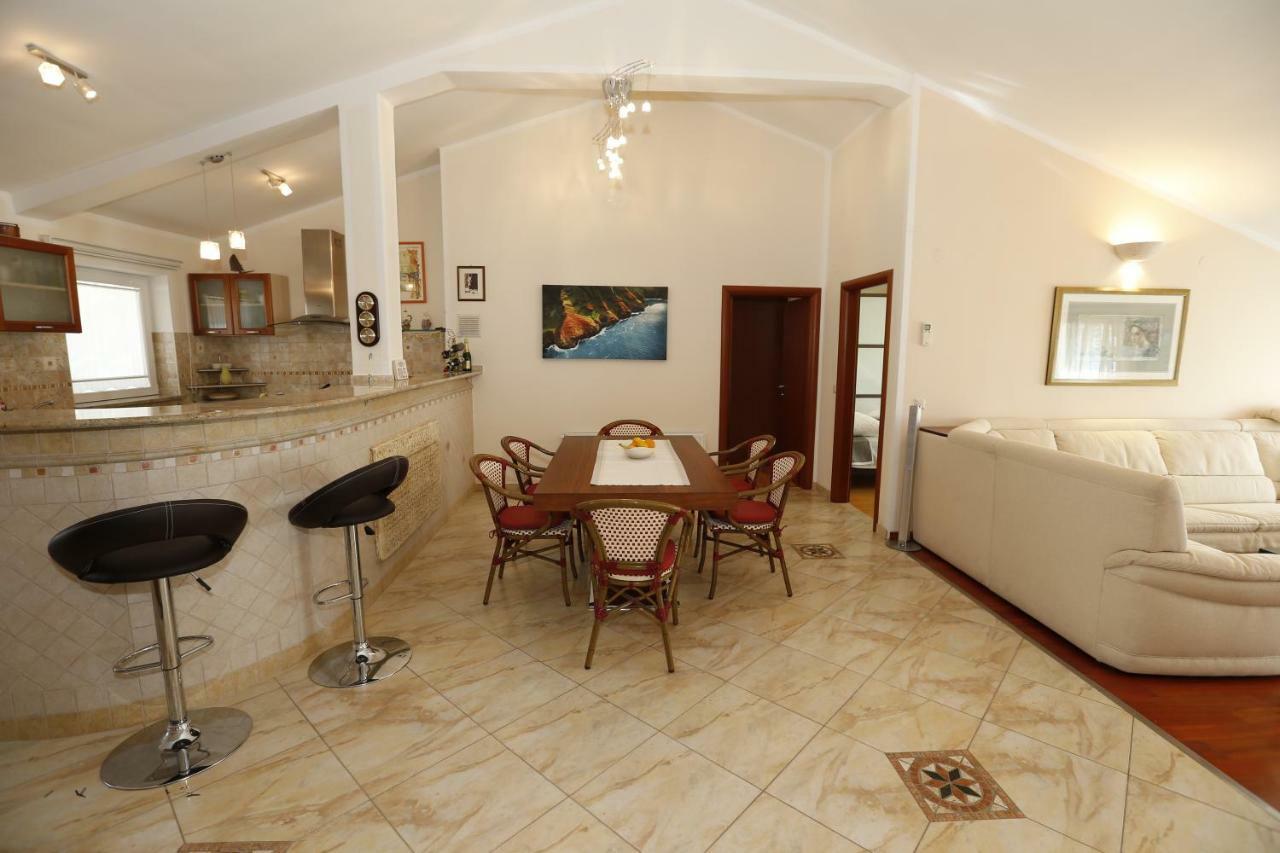 Apartment Bojan With Terrace And Sea View Башка Экстерьер фото